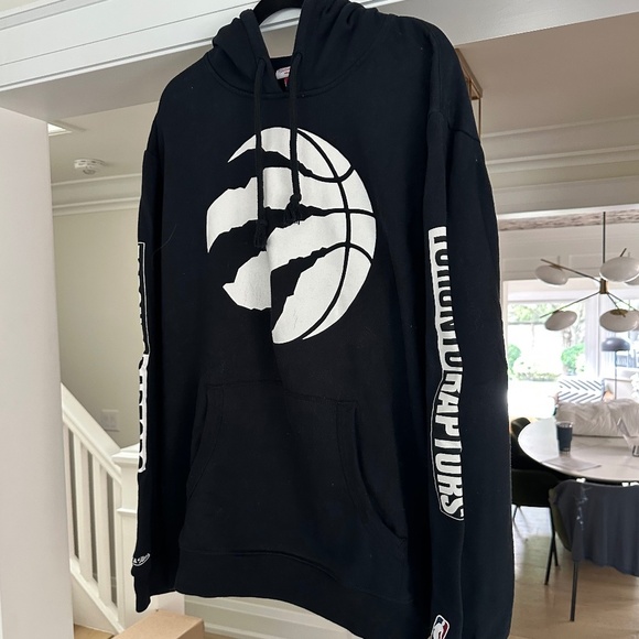 Men's - Mitchell & Ness Toronto Raptors Black & White Logo Sweatshirt - Size 2XL - Picture 3 of 15